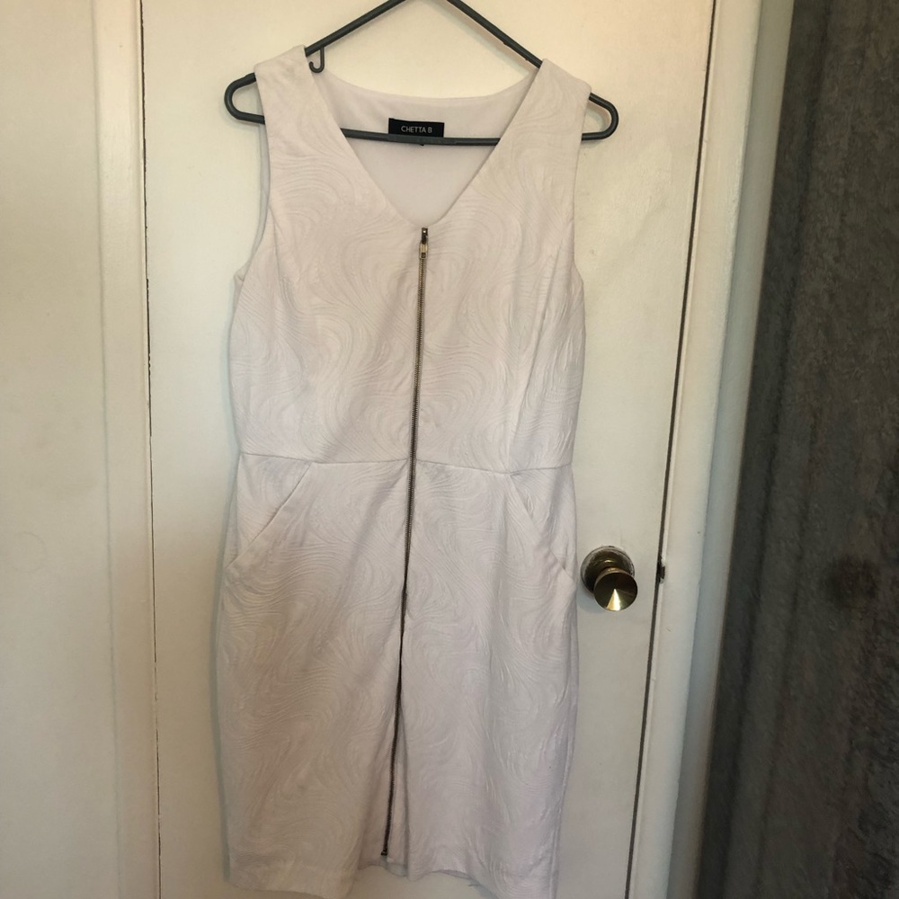 White midi dress, body con, sleeveless, pockets and gold zipper detail.